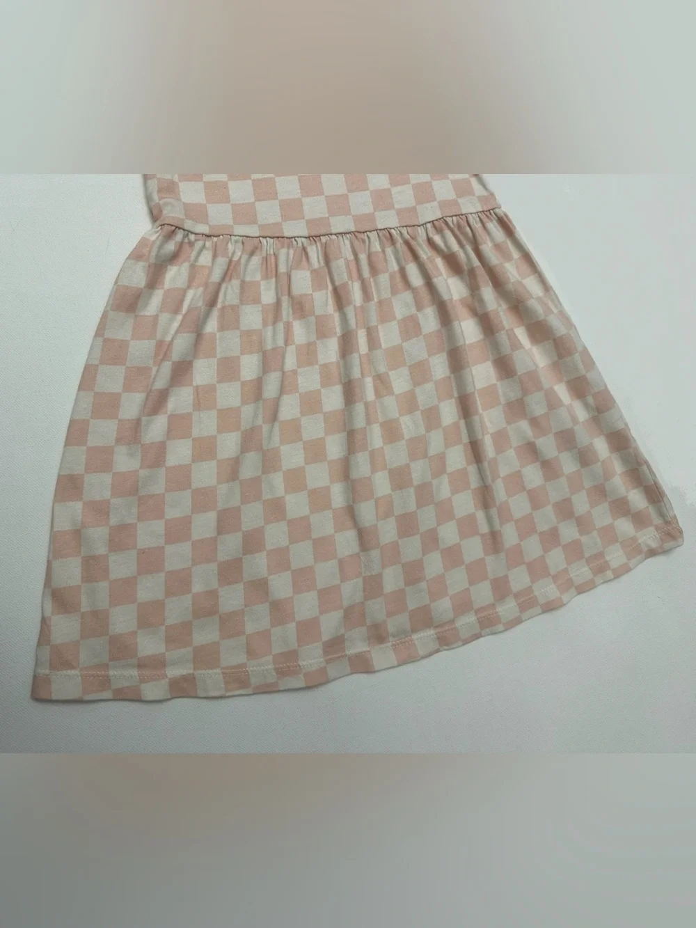 H&M girl’s patterned jersey dress checkered design a flared skirt.  Size 3-4T.